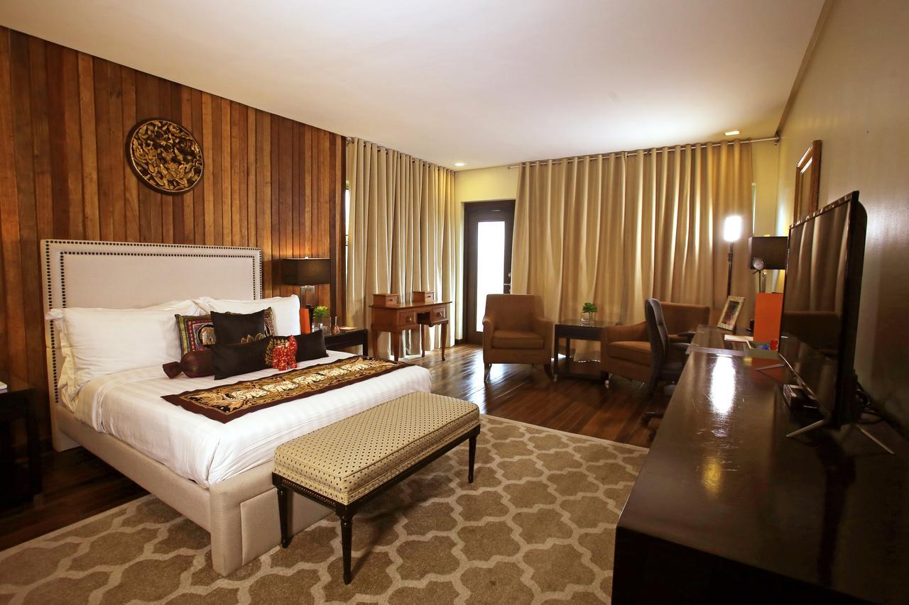 The Oriental Luxury Suites Alfonso Buitenkant foto